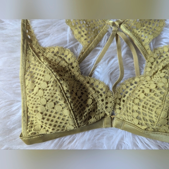 Victoria's Secret Green Racerback Lace Bralette - Picture 2 of 8